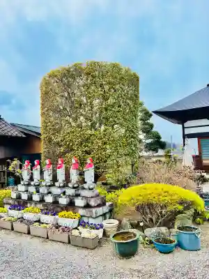 長興寺の{uncategorized: "未分類", other: "その他", undefined: "問題あり", building: "その他建物", grave: "お墓", sacred_gate: "鳥居", guardian: "狛犬", statue: "像", buddha: "仏像", history: "歴史", nature: "自然", garden: "庭園", animal: "動物", pagoda: "塔", temizu: "手水舎", mountain_gate: "山門・神門", sanctuary: "本殿・本堂", subordinate: "末社・摂社", art: "芸術", scenery: "景色", jizo: "地蔵", ema: "絵馬", goshuin: "御朱印", omikuji: "おみくじ", items: "授与品その他", amulet: "お守り", goshuincho: "御朱印帳", eats: "食事", festival: "お祭り", votive_dance: "神楽", shichigosan: "七五三参", wedding: "結婚式", experience: "体験その他", initially: "初詣", around: "周辺", anti_infection: "感染症対策"}