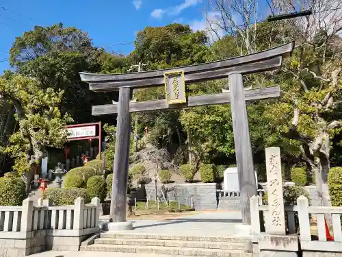 多井畑厄除八幡宮の鳥居