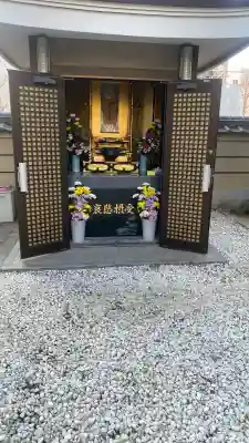 西顕寺の{uncategorized: "未分類", other: "その他", undefined: "問題あり", building: "その他建物", grave: "お墓", sacred_gate: "鳥居", guardian: "狛犬", statue: "像", buddha: "仏像", history: "歴史", nature: "自然", garden: "庭園", animal: "動物", pagoda: "塔", temizu: "手水舎", mountain_gate: "山門・神門", sanctuary: "本殿・本堂", subordinate: "末社・摂社", art: "芸術", scenery: "景色", jizo: "地蔵", ema: "絵馬", goshuin: "御朱印", omikuji: "おみくじ", items: "授与品その他", amulet: "お守り", goshuincho: "御朱印帳", eats: "食事", festival: "お祭り", votive_dance: "神楽", shichigosan: "七五三参", wedding: "結婚式", experience: "体験その他", initially: "初詣", around: "周辺", anti_infection: "感染症対策"}