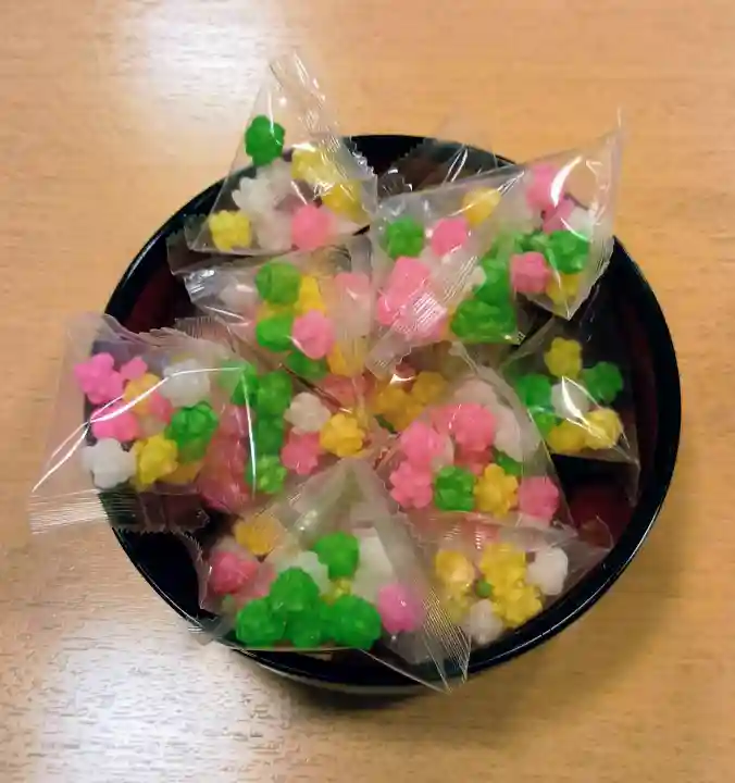 阿佐ヶ谷神明宮の{uncategorized: "未分類", other: "その他", undefined: "問題あり", building: "その他建物", grave: "お墓", sacred_gate: "鳥居", guardian: "狛犬", statue: "像", buddha: "仏像", history: "歴史", nature: "自然", garden: "庭園", animal: "動物", pagoda: "塔", temizu: "手水舎", mountain_gate: "山門・神門", sanctuary: "本殿・本堂", subordinate: "末社・摂社", art: "芸術", scenery: "景色", jizo: "地蔵", ema: "絵馬", goshuin: "御朱印", omikuji: "おみくじ", items: "授与品その他", amulet: "お守り", goshuincho: "御朱印帳", eats: "食事", festival: "お祭り", votive_dance: "神楽", shichigosan: "七五三参", wedding: "結婚式", experience: "体験その他", initially: "初詣", around: "周辺", anti_infection: "感染症対策"}