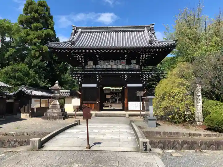 梅宮大社の山門・神門