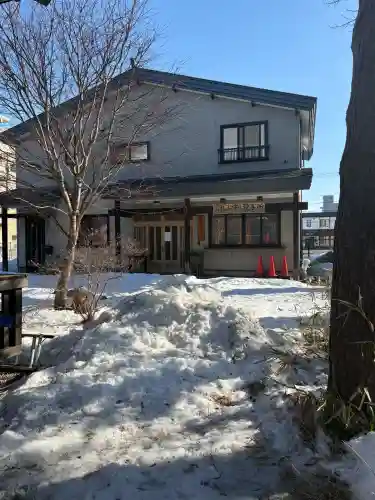 帯広三吉神社の{uncategorized: "未分類", other: "その他", undefined: "問題あり", building: "その他建物", grave: "お墓", sacred_gate: "鳥居", guardian: "狛犬", statue: "像", buddha: "仏像", history: "歴史", nature: "自然", garden: "庭園", animal: "動物", pagoda: "塔", temizu: "手水舎", mountain_gate: "山門・神門", sanctuary: "本殿・本堂", subordinate: "末社・摂社", art: "芸術", scenery: "景色", jizo: "地蔵", ema: "絵馬", goshuin: "御朱印", omikuji: "おみくじ", items: "授与品その他", amulet: "お守り", goshuincho: "御朱印帳", eats: "食事", festival: "お祭り", votive_dance: "神楽", shichigosan: "七五三参", wedding: "結婚式", experience: "体験その他", initially: "初詣", around: "周辺", anti_infection: "感染症対策"}