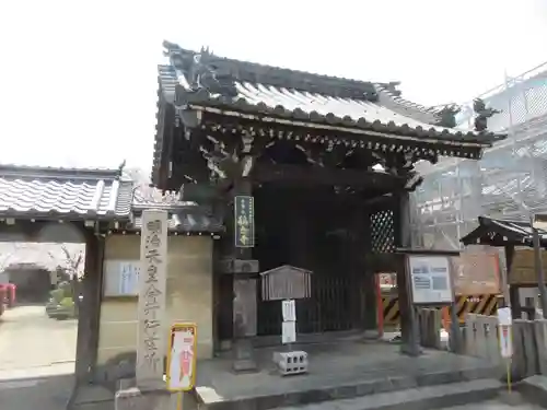 称念寺の山門