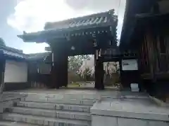 上品蓮台寺の山門