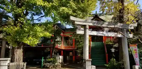 於玉稲荷神社の鳥居