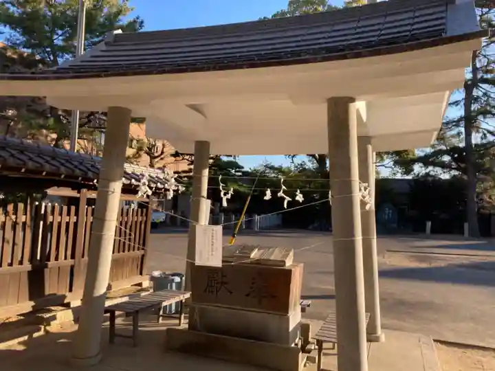 雄郡神社の手水舎