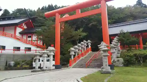 宝徳山稲荷大社の鳥居