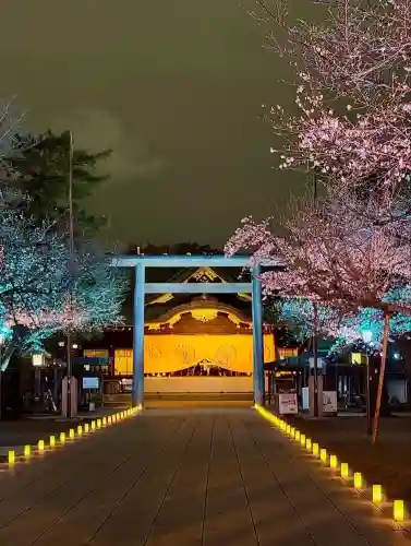 靖國神社の{uncategorized: "未分類", other: "その他", undefined: "問題あり", building: "その他建物", grave: "お墓", sacred_gate: "鳥居", guardian: "狛犬", statue: "像", buddha: "仏像", history: "歴史", nature: "自然", garden: "庭園", animal: "動物", pagoda: "塔", temizu: "手水舎", mountain_gate: "山門・神門", sanctuary: "本殿・本堂", subordinate: "末社・摂社", art: "芸術", scenery: "景色", jizo: "地蔵", ema: "絵馬", goshuin: "御朱印", omikuji: "おみくじ", items: "授与品その他", amulet: "お守り", goshuincho: "御朱印帳", eats: "食事", festival: "お祭り", votive_dance: "神楽", shichigosan: "七五三参", wedding: "結婚式", experience: "体験その他", initially: "初詣", around: "周辺", anti_infection: "感染症対策"}