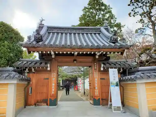 観音院の山門