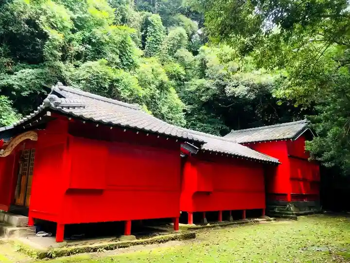 鬼丸神社の本殿・本堂