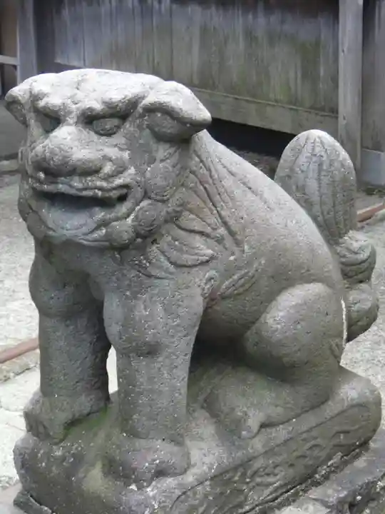 越中白山総社の狛犬