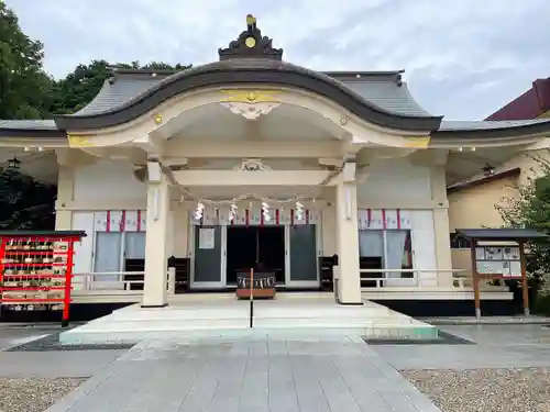 二川伏見稲荷の本殿・本堂