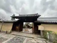 大徳寺の{uncategorized: "未分類", other: "その他", undefined: "問題あり", building: "その他建物", grave: "お墓", sacred_gate: "鳥居", guardian: "狛犬", statue: "像", buddha: "仏像", history: "歴史", nature: "自然", garden: "庭園", animal: "動物", pagoda: "塔", temizu: "手水舎", mountain_gate: "山門・神門", sanctuary: "本殿・本堂", subordinate: "末社・摂社", art: "芸術", scenery: "景色", jizo: "地蔵", ema: "絵馬", goshuin: "御朱印", omikuji: "おみくじ", items: "授与品その他", amulet: "お守り", goshuincho: "御朱印帳", eats: "食事", festival: "お祭り", votive_dance: "神楽", shichigosan: "七五三参", wedding: "結婚式", experience: "体験その他", initially: "初詣", around: "周辺", anti_infection: "感染症対策"}