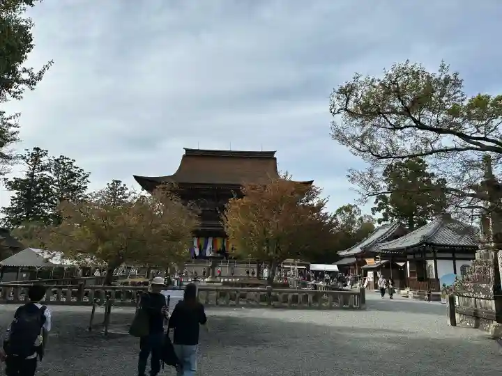 金峯山寺の{uncategorized: "未分類", other: "その他", undefined: "問題あり", building: "その他建物", grave: "お墓", sacred_gate: "鳥居", guardian: "狛犬", statue: "像", buddha: "仏像", history: "歴史", nature: "自然", garden: "庭園", animal: "動物", pagoda: "塔", temizu: "手水舎", mountain_gate: "山門・神門", sanctuary: "本殿・本堂", subordinate: "末社・摂社", art: "芸術", scenery: "景色", jizo: "地蔵", ema: "絵馬", goshuin: "御朱印", omikuji: "おみくじ", items: "授与品その他", amulet: "お守り", goshuincho: "御朱印帳", eats: "食事", festival: "お祭り", votive_dance: "神楽", shichigosan: "七五三参", wedding: "結婚式", experience: "体験その他", initially: "初詣", around: "周辺", anti_infection: "感染症対策"}