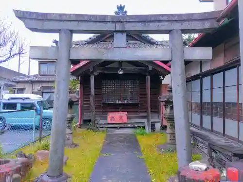 萱八王稲荷社（新生）の鳥居