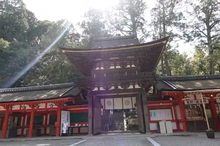 石上神宮の山門・神門