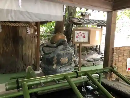 大神神社の手水舎