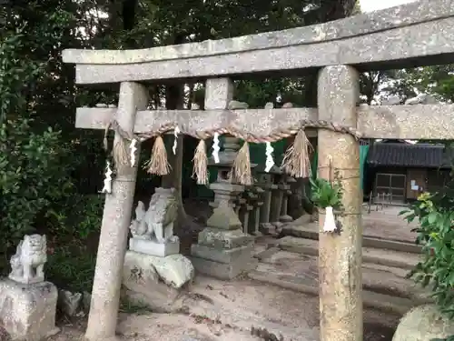 雲甘寺坐楢本神社の鳥居