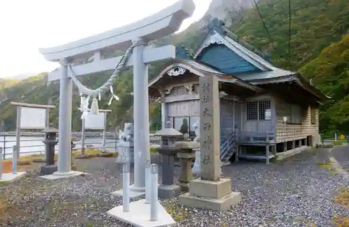 太田神社（拝殿）の本殿