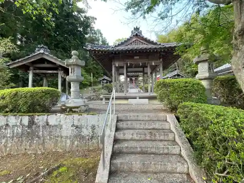 八幡神社 (山本)の{uncategorized: "未分類", other: "その他", undefined: "問題あり", building: "その他建物", grave: "お墓", sacred_gate: "鳥居", guardian: "狛犬", statue: "像", buddha: "仏像", history: "歴史", nature: "自然", garden: "庭園", animal: "動物", pagoda: "塔", temizu: "手水舎", mountain_gate: "山門・神門", sanctuary: "本殿・本堂", subordinate: "末社・摂社", art: "芸術", scenery: "景色", jizo: "地蔵", ema: "絵馬", goshuin: "御朱印", omikuji: "おみくじ", items: "授与品その他", amulet: "お守り", goshuincho: "御朱印帳", eats: "食事", festival: "お祭り", votive_dance: "神楽", shichigosan: "七五三参", wedding: "結婚式", experience: "体験その他", initially: "初詣", around: "周辺", anti_infection: "感染症対策"}