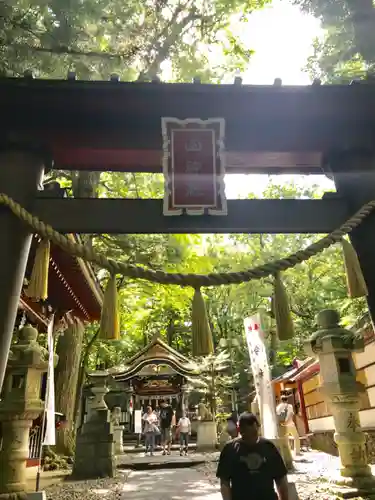 新屋山神社の鳥居