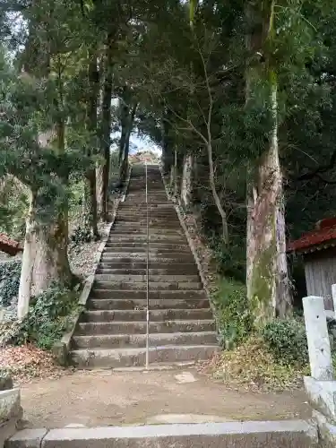 糸島市宇美八幡宮の{uncategorized: "未分類", other: "その他", undefined: "問題あり", building: "その他建物", grave: "お墓", sacred_gate: "鳥居", guardian: "狛犬", statue: "像", buddha: "仏像", history: "歴史", nature: "自然", garden: "庭園", animal: "動物", pagoda: "塔", temizu: "手水舎", mountain_gate: "山門・神門", sanctuary: "本殿・本堂", subordinate: "末社・摂社", art: "芸術", scenery: "景色", jizo: "地蔵", ema: "絵馬", goshuin: "御朱印", omikuji: "おみくじ", items: "授与品その他", amulet: "お守り", goshuincho: "御朱印帳", eats: "食事", festival: "お祭り", votive_dance: "神楽", shichigosan: "七五三参", wedding: "結婚式", experience: "体験その他", initially: "初詣", around: "周辺", anti_infection: "感染症対策"}