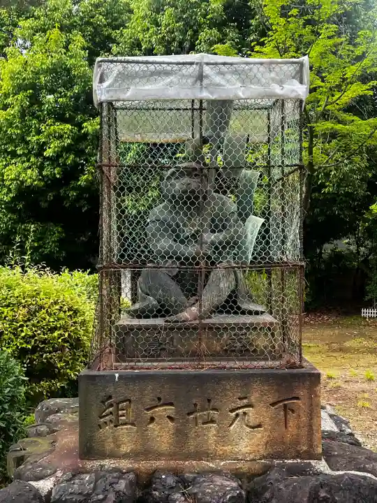 新日吉神宮の{uncategorized: "未分類", other: "その他", undefined: "問題あり", building: "その他建物", grave: "お墓", sacred_gate: "鳥居", guardian: "狛犬", statue: "像", buddha: "仏像", history: "歴史", nature: "自然", garden: "庭園", animal: "動物", pagoda: "塔", temizu: "手水舎", mountain_gate: "山門・神門", sanctuary: "本殿・本堂", subordinate: "末社・摂社", art: "芸術", scenery: "景色", jizo: "地蔵", ema: "絵馬", goshuin: "御朱印", omikuji: "おみくじ", items: "授与品その他", amulet: "お守り", goshuincho: "御朱印帳", eats: "食事", festival: "お祭り", votive_dance: "神楽", shichigosan: "七五三参", wedding: "結婚式", experience: "体験その他", initially: "初詣", around: "周辺", anti_infection: "感染症対策"}