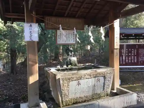 新屋山神社の手水舎