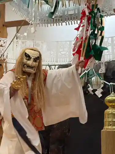 高千穂神社の{uncategorized: "未分類", other: "その他", undefined: "問題あり", building: "その他建物", grave: "お墓", sacred_gate: "鳥居", guardian: "狛犬", statue: "像", buddha: "仏像", history: "歴史", nature: "自然", garden: "庭園", animal: "動物", pagoda: "塔", temizu: "手水舎", mountain_gate: "山門・神門", sanctuary: "本殿・本堂", subordinate: "末社・摂社", art: "芸術", scenery: "景色", jizo: "地蔵", ema: "絵馬", goshuin: "御朱印", omikuji: "おみくじ", items: "授与品その他", amulet: "お守り", goshuincho: "御朱印帳", eats: "食事", festival: "お祭り", votive_dance: "神楽", shichigosan: "七五三参", wedding: "結婚式", experience: "体験その他", initially: "初詣", around: "周辺", anti_infection: "感染症対策"}