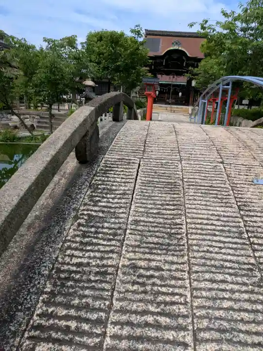 六孫王神社の{uncategorized: "未分類", other: "その他", undefined: "問題あり", building: "その他建物", grave: "お墓", sacred_gate: "鳥居", guardian: "狛犬", statue: "像", buddha: "仏像", history: "歴史", nature: "自然", garden: "庭園", animal: "動物", pagoda: "塔", temizu: "手水舎", mountain_gate: "山門・神門", sanctuary: "本殿・本堂", subordinate: "末社・摂社", art: "芸術", scenery: "景色", jizo: "地蔵", ema: "絵馬", goshuin: "御朱印", omikuji: "おみくじ", items: "授与品その他", amulet: "お守り", goshuincho: "御朱印帳", eats: "食事", festival: "お祭り", votive_dance: "神楽", shichigosan: "七五三参", wedding: "結婚式", experience: "体験その他", initially: "初詣", around: "周辺", anti_infection: "感染症対策"}