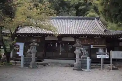 山梨岡神社の本殿・本堂