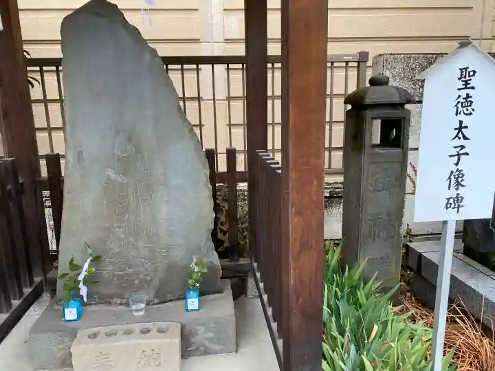 氷川鍬神社の{uncategorized: "未分類", other: "その他", undefined: "問題あり", building: "その他建物", grave: "お墓", sacred_gate: "鳥居", guardian: "狛犬", statue: "像", buddha: "仏像", history: "歴史", nature: "自然", garden: "庭園", animal: "動物", pagoda: "塔", temizu: "手水舎", mountain_gate: "山門・神門", sanctuary: "本殿・本堂", subordinate: "末社・摂社", art: "芸術", scenery: "景色", jizo: "地蔵", ema: "絵馬", goshuin: "御朱印", omikuji: "おみくじ", items: "授与品その他", amulet: "お守り", goshuincho: "御朱印帳", eats: "食事", festival: "お祭り", votive_dance: "神楽", shichigosan: "七五三参", wedding: "結婚式", experience: "体験その他", initially: "初詣", around: "周辺", anti_infection: "感染症対策"}