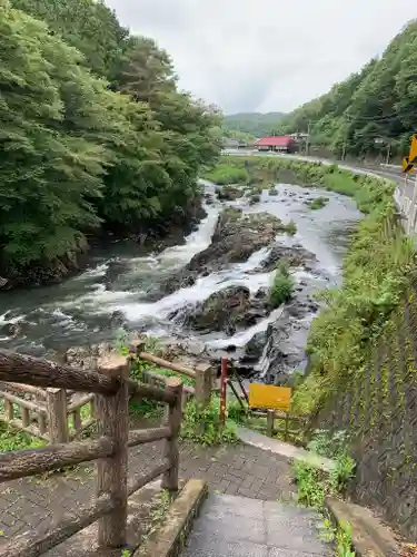馬門の滝の祠の周辺