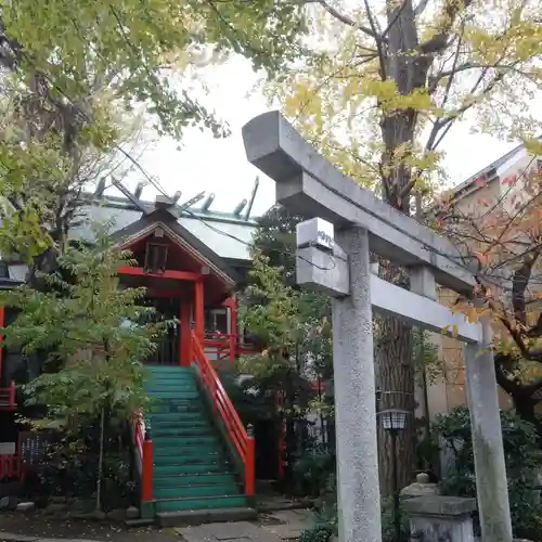 於玉稲荷神社の鳥居