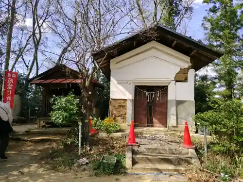 岡部春日神社～👹鬼門よけの🌺花咲く🌺やしろ～の{uncategorized: "未分類", other: "その他", undefined: "問題あり", building: "その他建物", grave: "お墓", sacred_gate: "鳥居", guardian: "狛犬", statue: "像", buddha: "仏像", history: "歴史", nature: "自然", garden: "庭園", animal: "動物", pagoda: "塔", temizu: "手水舎", mountain_gate: "山門・神門", sanctuary: "本殿・本堂", subordinate: "末社・摂社", art: "芸術", scenery: "景色", jizo: "地蔵", ema: "絵馬", goshuin: "御朱印", omikuji: "おみくじ", items: "授与品その他", amulet: "お守り", goshuincho: "御朱印帳", eats: "食事", festival: "お祭り", votive_dance: "神楽", shichigosan: "七五三参", wedding: "結婚式", experience: "体験その他", initially: "初詣", around: "周辺", anti_infection: "感染症対策"}