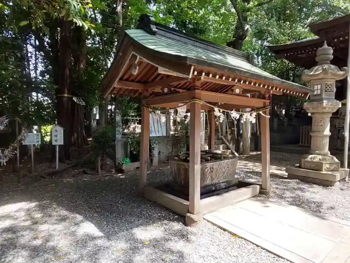 座間神社の手水舎