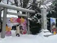 札幌諏訪神社の{uncategorized: "未分類", other: "その他", undefined: "問題あり", building: "その他建物", grave: "お墓", sacred_gate: "鳥居", guardian: "狛犬", statue: "像", buddha: "仏像", history: "歴史", nature: "自然", garden: "庭園", animal: "動物", pagoda: "塔", temizu: "手水舎", mountain_gate: "山門・神門", sanctuary: "本殿・本堂", subordinate: "末社・摂社", art: "芸術", scenery: "景色", jizo: "地蔵", ema: "絵馬", goshuin: "御朱印", omikuji: "おみくじ", items: "授与品その他", amulet: "お守り", goshuincho: "御朱印帳", eats: "食事", festival: "お祭り", votive_dance: "神楽", shichigosan: "七五三参", wedding: "結婚式", experience: "体験その他", initially: "初詣", around: "周辺", anti_infection: "感染症対策"}