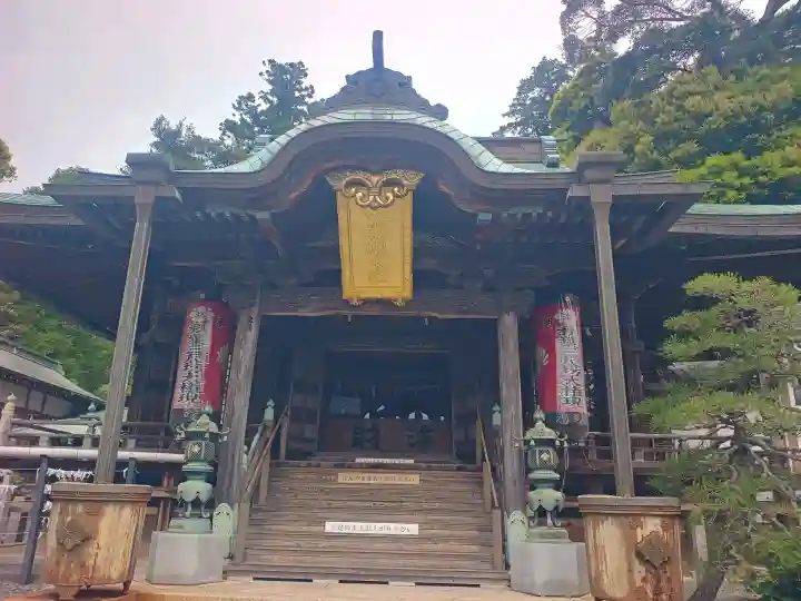 秋葉總本殿可睡斎の{uncategorized: "未分類", other: "その他", undefined: "問題あり", building: "その他建物", grave: "お墓", sacred_gate: "鳥居", guardian: "狛犬", statue: "像", buddha: "仏像", history: "歴史", nature: "自然", garden: "庭園", animal: "動物", pagoda: "塔", temizu: "手水舎", mountain_gate: "山門・神門", sanctuary: "本殿・本堂", subordinate: "末社・摂社", art: "芸術", scenery: "景色", jizo: "地蔵", ema: "絵馬", goshuin: "御朱印", omikuji: "おみくじ", items: "授与品その他", amulet: "お守り", goshuincho: "御朱印帳", eats: "食事", festival: "お祭り", votive_dance: "神楽", shichigosan: "七五三参", wedding: "結婚式", experience: "体験その他", initially: "初詣", around: "周辺", anti_infection: "感染症対策"}