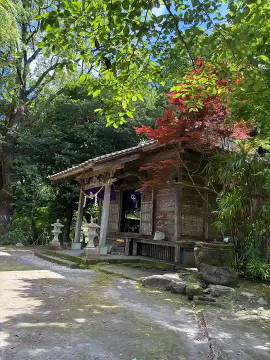 平松神社の{uncategorized: "未分類", other: "その他", undefined: "問題あり", building: "その他建物", grave: "お墓", sacred_gate: "鳥居", guardian: "狛犬", statue: "像", buddha: "仏像", history: "歴史", nature: "自然", garden: "庭園", animal: "動物", pagoda: "塔", temizu: "手水舎", mountain_gate: "山門・神門", sanctuary: "本殿・本堂", subordinate: "末社・摂社", art: "芸術", scenery: "景色", jizo: "地蔵", ema: "絵馬", goshuin: "御朱印", omikuji: "おみくじ", items: "授与品その他", amulet: "お守り", goshuincho: "御朱印帳", eats: "食事", festival: "お祭り", votive_dance: "神楽", shichigosan: "七五三参", wedding: "結婚式", experience: "体験その他", initially: "初詣", around: "周辺", anti_infection: "感染症対策"}