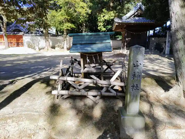 大岡白山神社の末社・摂社