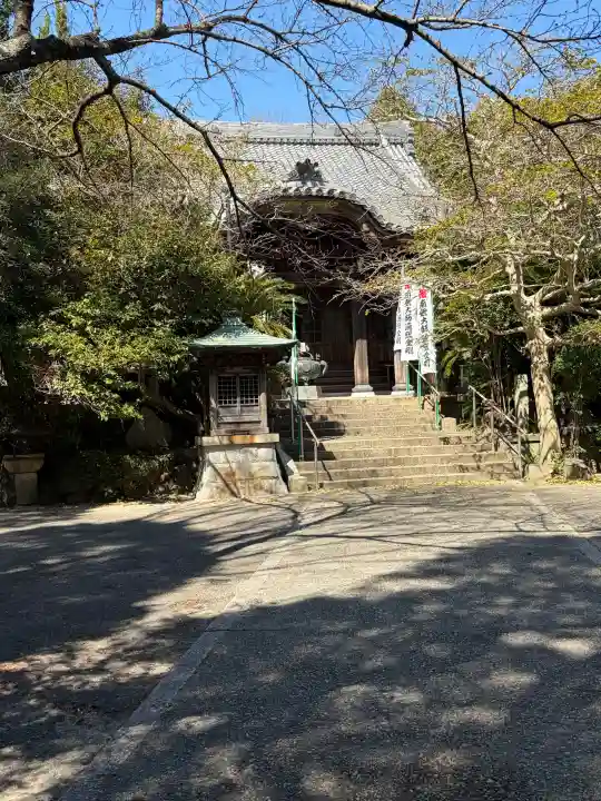 西光寺(相持院)の{uncategorized: "未分類", other: "その他", undefined: "問題あり", building: "その他建物", grave: "お墓", sacred_gate: "鳥居", guardian: "狛犬", statue: "像", buddha: "仏像", history: "歴史", nature: "自然", garden: "庭園", animal: "動物", pagoda: "塔", temizu: "手水舎", mountain_gate: "山門・神門", sanctuary: "本殿・本堂", subordinate: "末社・摂社", art: "芸術", scenery: "景色", jizo: "地蔵", ema: "絵馬", goshuin: "御朱印", omikuji: "おみくじ", items: "授与品その他", amulet: "お守り", goshuincho: "御朱印帳", eats: "食事", festival: "お祭り", votive_dance: "神楽", shichigosan: "七五三参", wedding: "結婚式", experience: "体験その他", initially: "初詣", around: "周辺", anti_infection: "感染症対策"}