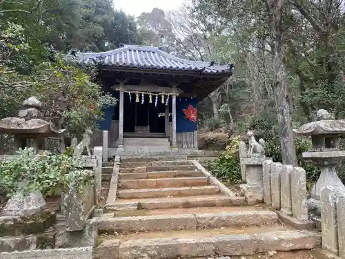 秋葉神社の{uncategorized: "未分類", other: "その他", undefined: "問題あり", building: "その他建物", grave: "お墓", sacred_gate: "鳥居", guardian: "狛犬", statue: "像", buddha: "仏像", history: "歴史", nature: "自然", garden: "庭園", animal: "動物", pagoda: "塔", temizu: "手水舎", mountain_gate: "山門・神門", sanctuary: "本殿・本堂", subordinate: "末社・摂社", art: "芸術", scenery: "景色", jizo: "地蔵", ema: "絵馬", goshuin: "御朱印", omikuji: "おみくじ", items: "授与品その他", amulet: "お守り", goshuincho: "御朱印帳", eats: "食事", festival: "お祭り", votive_dance: "神楽", shichigosan: "七五三参", wedding: "結婚式", experience: "体験その他", initially: "初詣", around: "周辺", anti_infection: "感染症対策"}