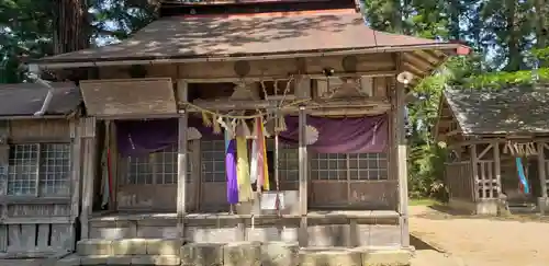 宇那禰神社の本殿