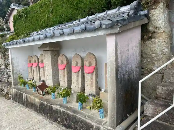 最明寺の{uncategorized: "未分類", other: "その他", undefined: "問題あり", building: "その他建物", grave: "お墓", sacred_gate: "鳥居", guardian: "狛犬", statue: "像", buddha: "仏像", history: "歴史", nature: "自然", garden: "庭園", animal: "動物", pagoda: "塔", temizu: "手水舎", mountain_gate: "山門・神門", sanctuary: "本殿・本堂", subordinate: "末社・摂社", art: "芸術", scenery: "景色", jizo: "地蔵", ema: "絵馬", goshuin: "御朱印", omikuji: "おみくじ", items: "授与品その他", amulet: "お守り", goshuincho: "御朱印帳", eats: "食事", festival: "お祭り", votive_dance: "神楽", shichigosan: "七五三参", wedding: "結婚式", experience: "体験その他", initially: "初詣", around: "周辺", anti_infection: "感染症対策"}