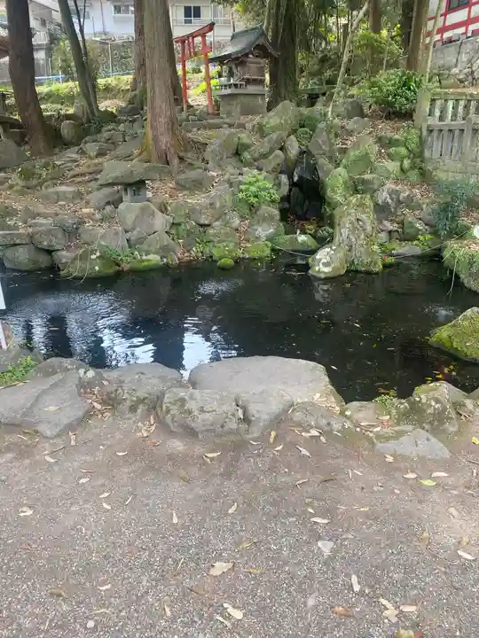 八幡朝見神社の庭園