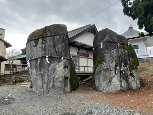 三ツ石神社の建物その他