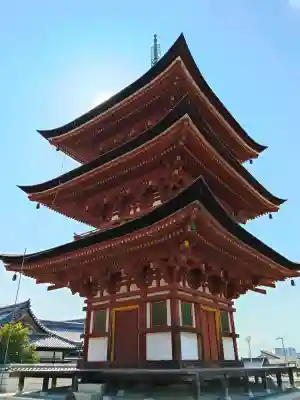 家原寺の{uncategorized: "未分類", other: "その他", undefined: "問題あり", building: "その他建物", grave: "お墓", sacred_gate: "鳥居", guardian: "狛犬", statue: "像", buddha: "仏像", history: "歴史", nature: "自然", garden: "庭園", animal: "動物", pagoda: "塔", temizu: "手水舎", mountain_gate: "山門・神門", sanctuary: "本殿・本堂", subordinate: "末社・摂社", art: "芸術", scenery: "景色", jizo: "地蔵", ema: "絵馬", goshuin: "御朱印", omikuji: "おみくじ", items: "授与品その他", amulet: "お守り", goshuincho: "御朱印帳", eats: "食事", festival: "お祭り", votive_dance: "神楽", shichigosan: "七五三参", wedding: "結婚式", experience: "体験その他", initially: "初詣", around: "周辺", anti_infection: "感染症対策"}
