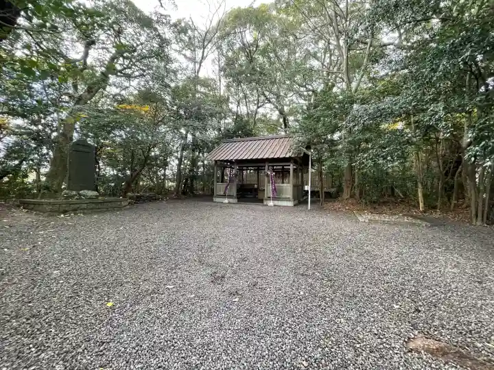 御薗神社の{uncategorized: "未分類", other: "その他", undefined: "問題あり", building: "その他建物", grave: "お墓", sacred_gate: "鳥居", guardian: "狛犬", statue: "像", buddha: "仏像", history: "歴史", nature: "自然", garden: "庭園", animal: "動物", pagoda: "塔", temizu: "手水舎", mountain_gate: "山門・神門", sanctuary: "本殿・本堂", subordinate: "末社・摂社", art: "芸術", scenery: "景色", jizo: "地蔵", ema: "絵馬", goshuin: "御朱印", omikuji: "おみくじ", items: "授与品その他", amulet: "お守り", goshuincho: "御朱印帳", eats: "食事", festival: "お祭り", votive_dance: "神楽", shichigosan: "七五三参", wedding: "結婚式", experience: "体験その他", initially: "初詣", around: "周辺", anti_infection: "感染症対策"}