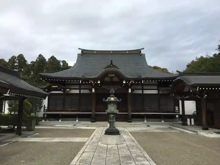 薬王院の本殿・本堂