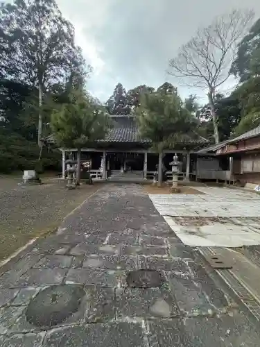 糸島市宇美八幡宮の{uncategorized: "未分類", other: "その他", undefined: "問題あり", building: "その他建物", grave: "お墓", sacred_gate: "鳥居", guardian: "狛犬", statue: "像", buddha: "仏像", history: "歴史", nature: "自然", garden: "庭園", animal: "動物", pagoda: "塔", temizu: "手水舎", mountain_gate: "山門・神門", sanctuary: "本殿・本堂", subordinate: "末社・摂社", art: "芸術", scenery: "景色", jizo: "地蔵", ema: "絵馬", goshuin: "御朱印", omikuji: "おみくじ", items: "授与品その他", amulet: "お守り", goshuincho: "御朱印帳", eats: "食事", festival: "お祭り", votive_dance: "神楽", shichigosan: "七五三参", wedding: "結婚式", experience: "体験その他", initially: "初詣", around: "周辺", anti_infection: "感染症対策"}